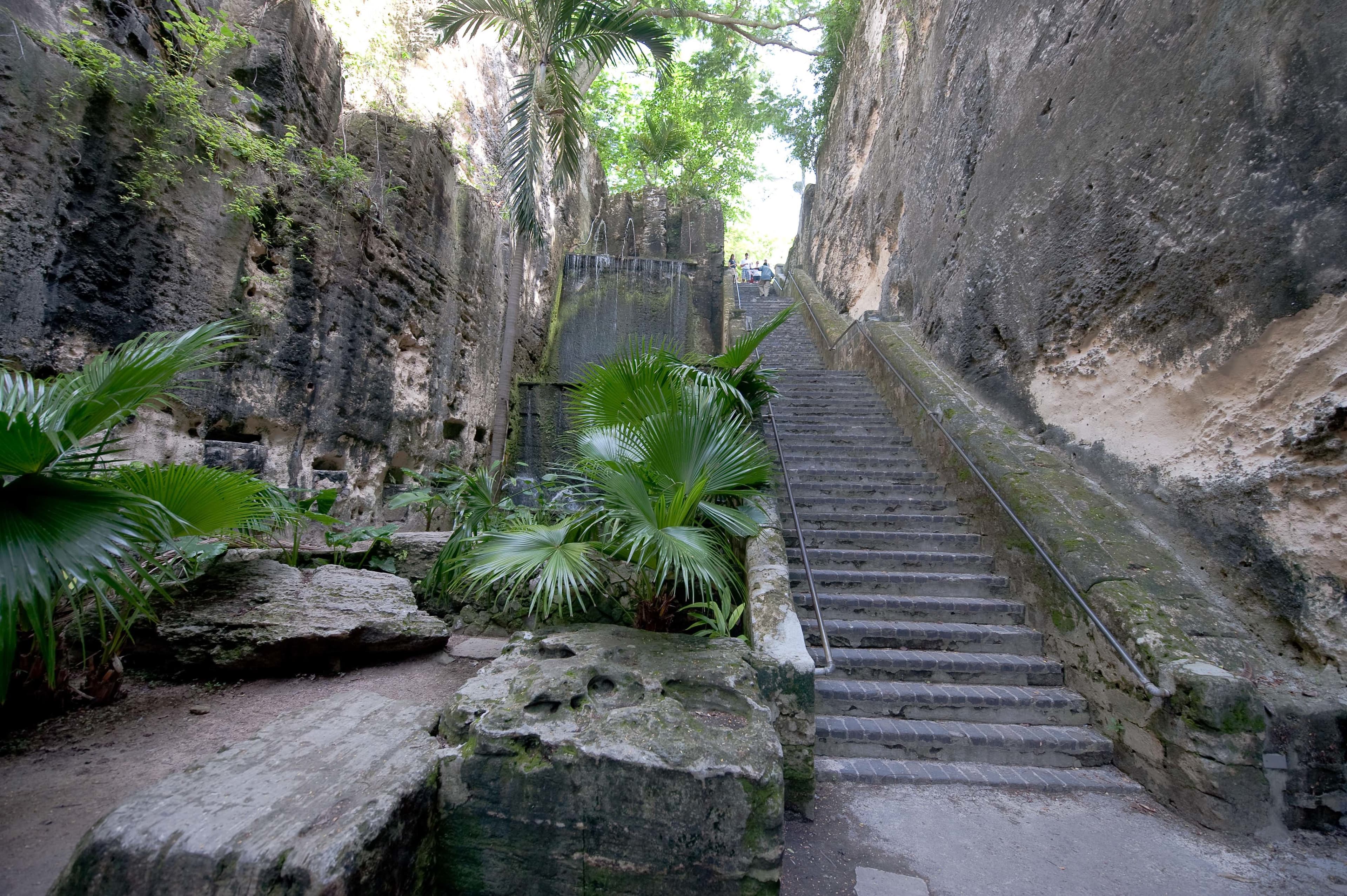 Bsnas Nassau Queen's Staircase ©The Islands Of The Bahamas