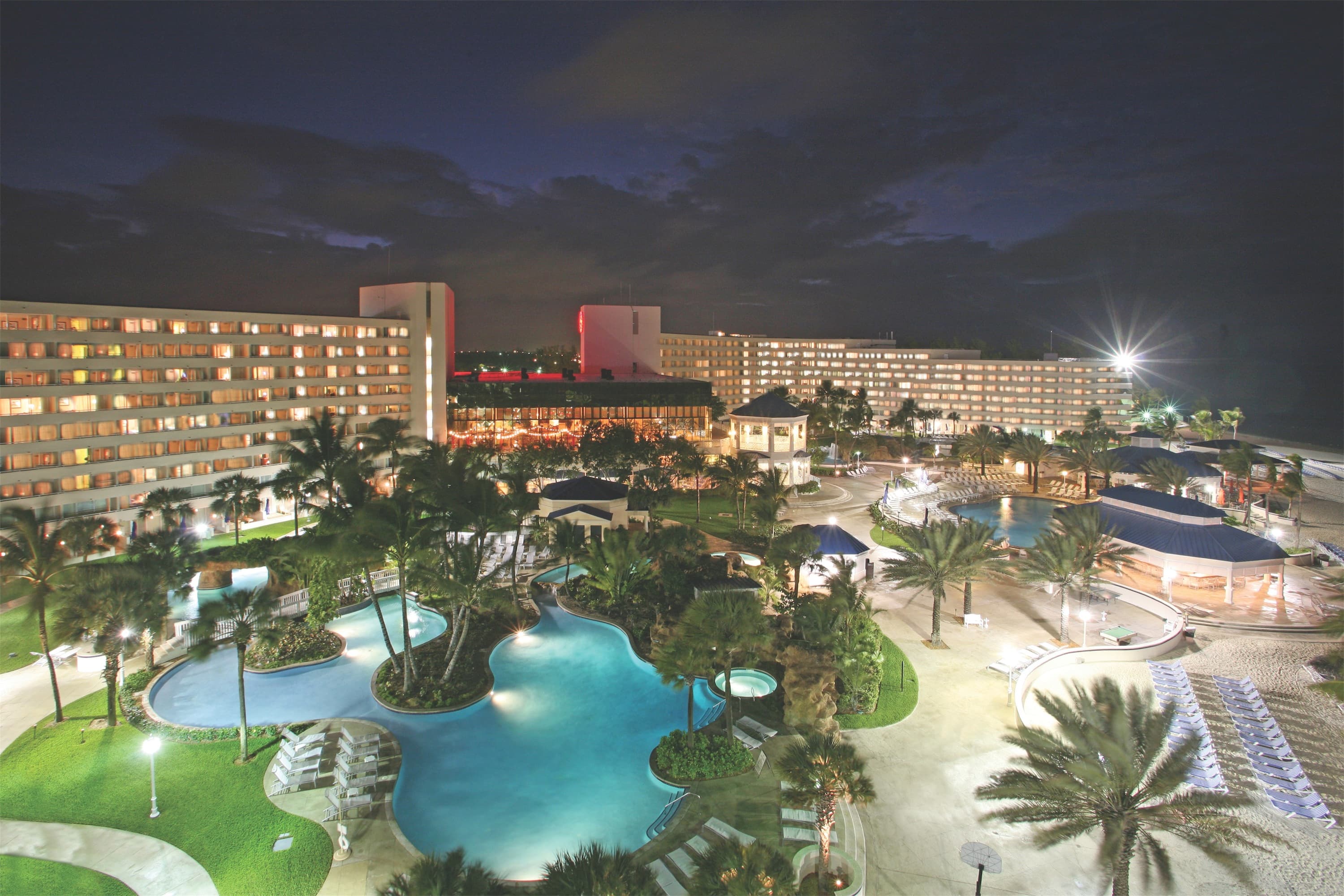 Bsnas Nassau Sheraton Nassau Beach Resort At Night ©The Islands Of The Bahamas