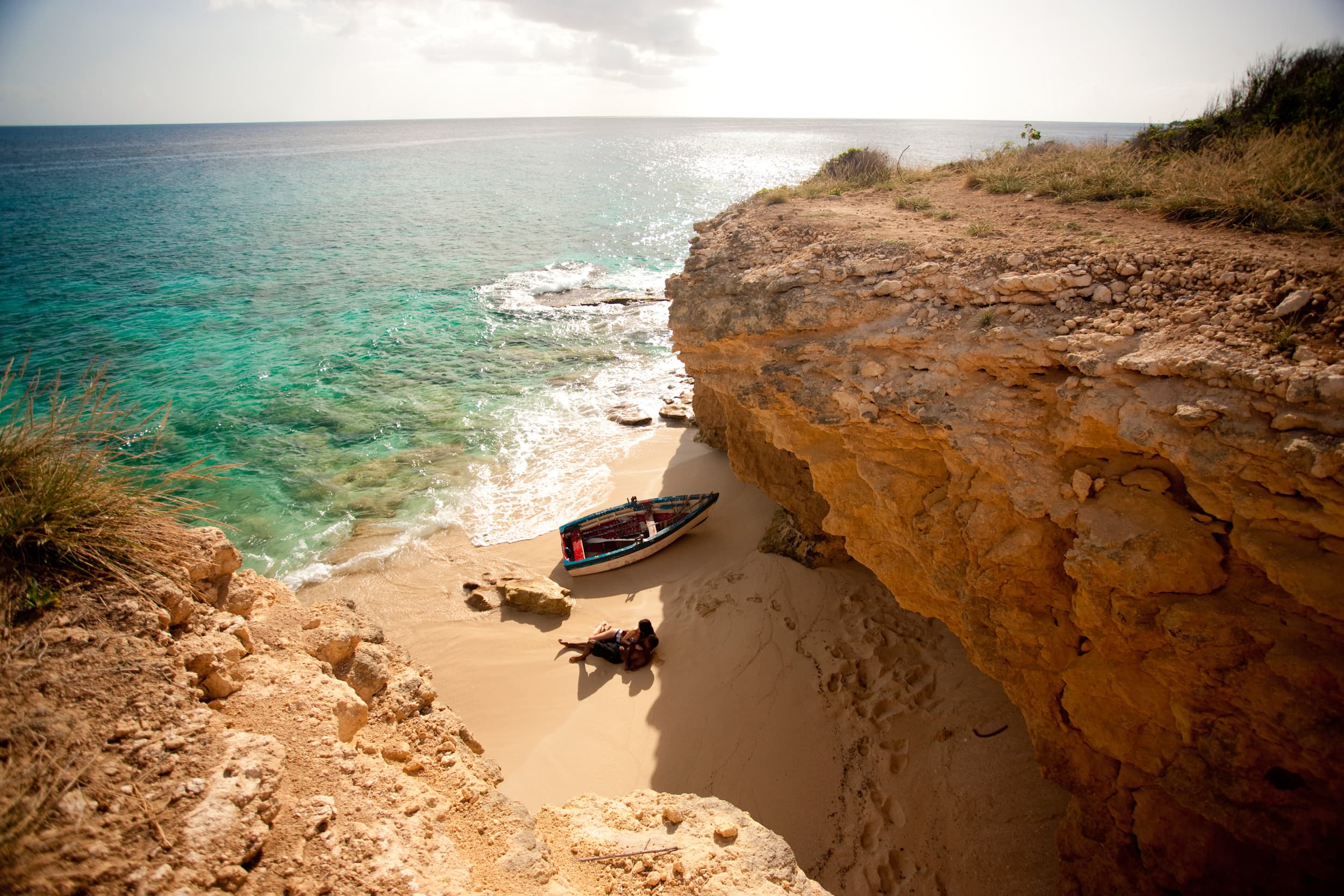 Sxphi Philipsburg Cliff, Couple © St. Maarten Tourist Bureau