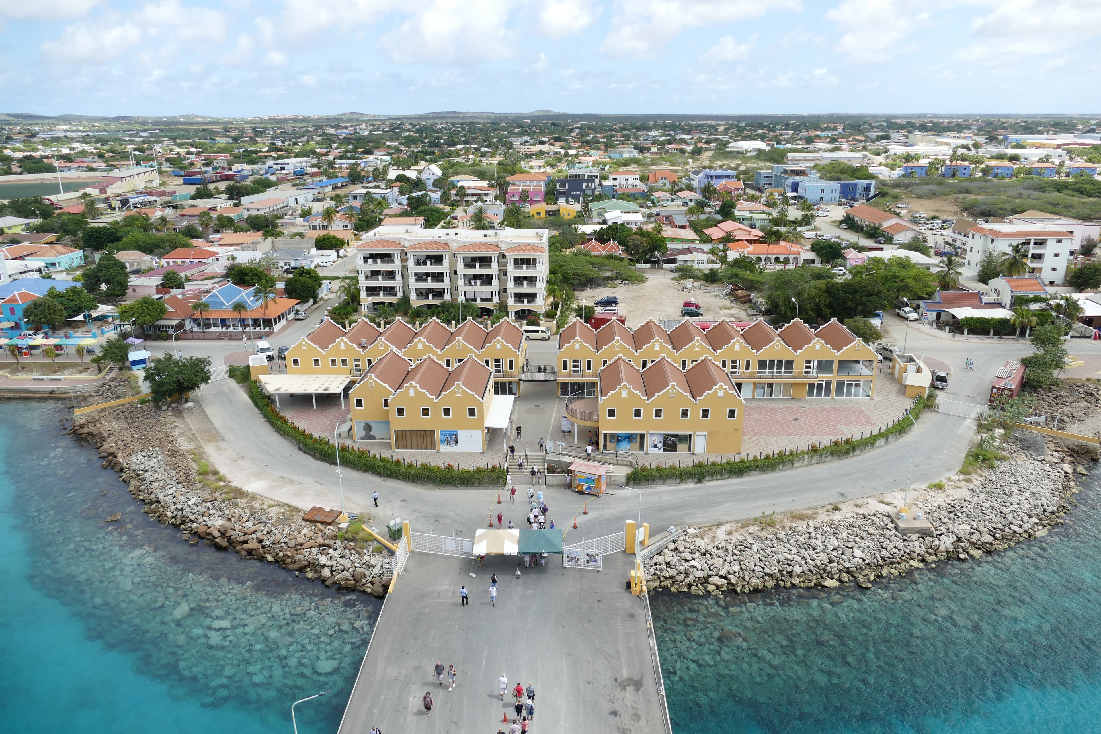 BQKRA - Kralendijk, Bonaire - Falco.jpg