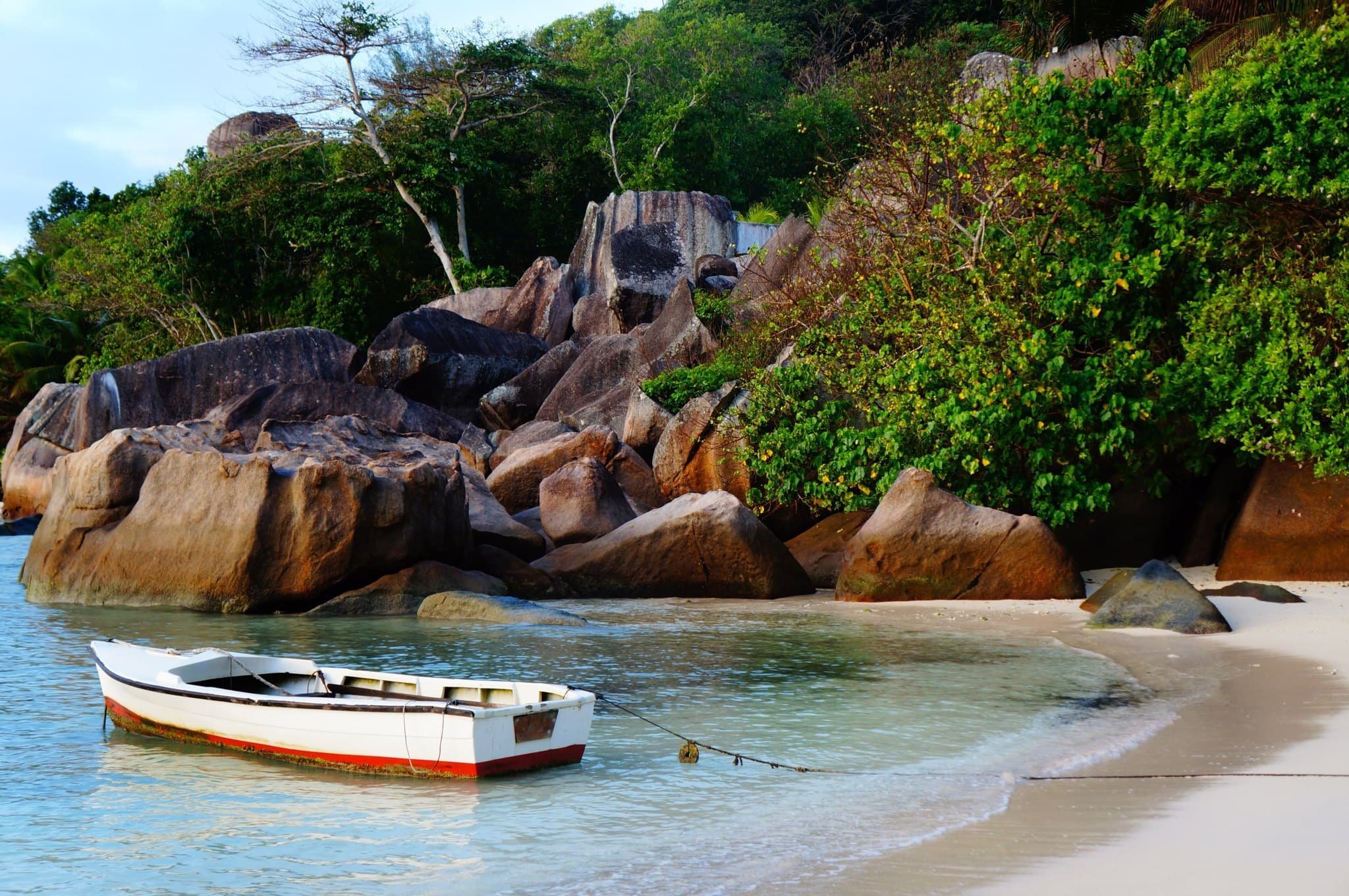 Scmaw Mahé Boat On A Beach