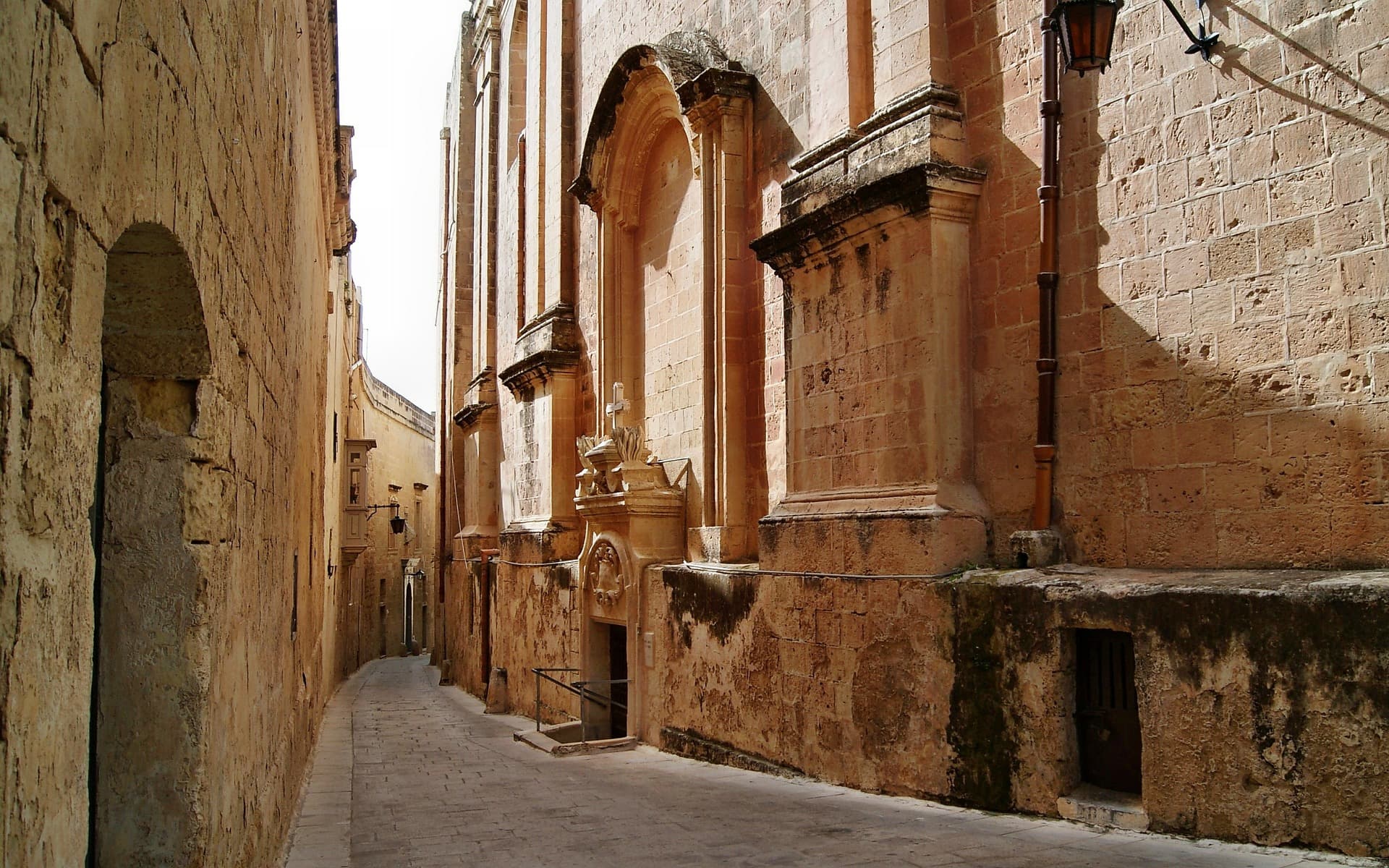 Valletta, Cobblestone Path