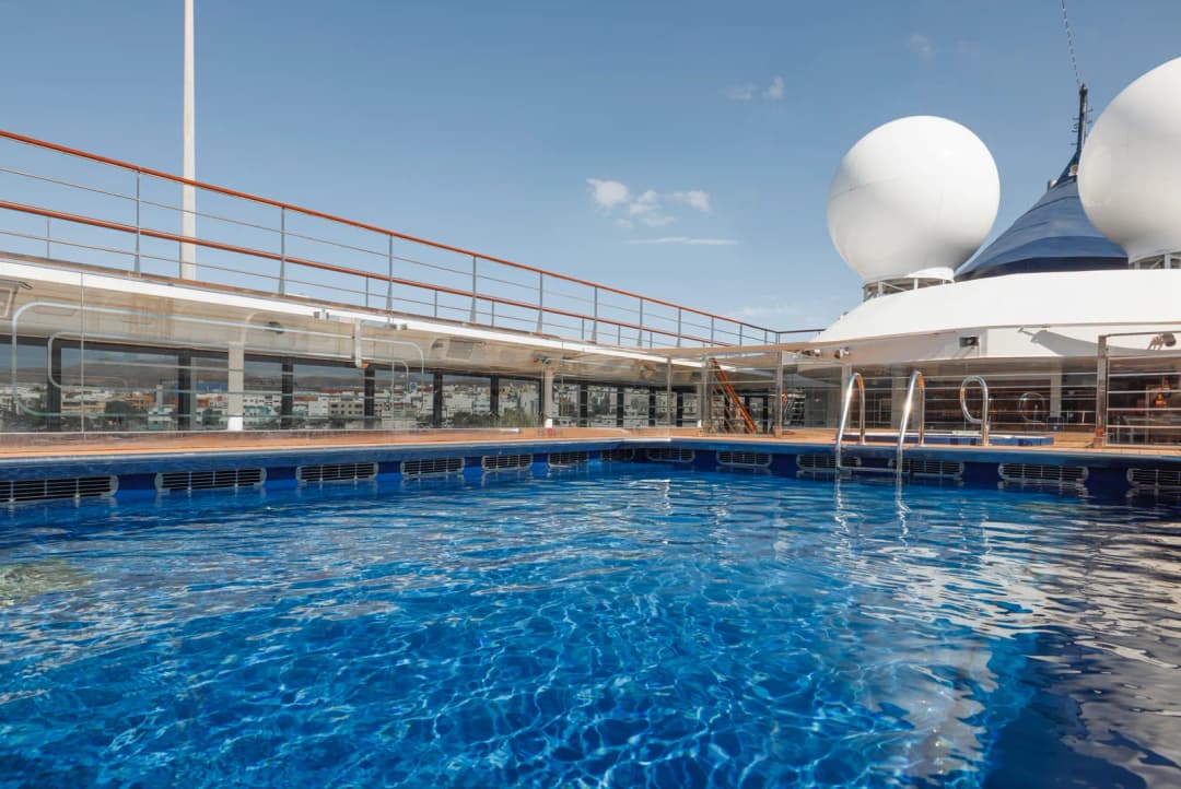 Pool, Hot Tub & Sun Deck