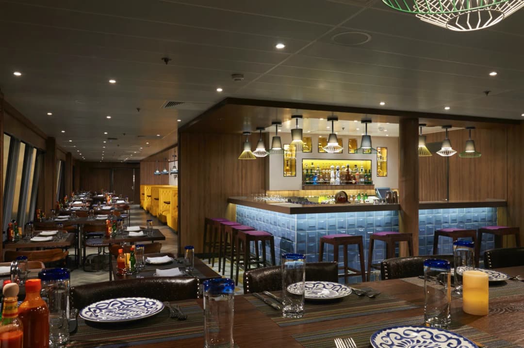 Los Lobos Cantina